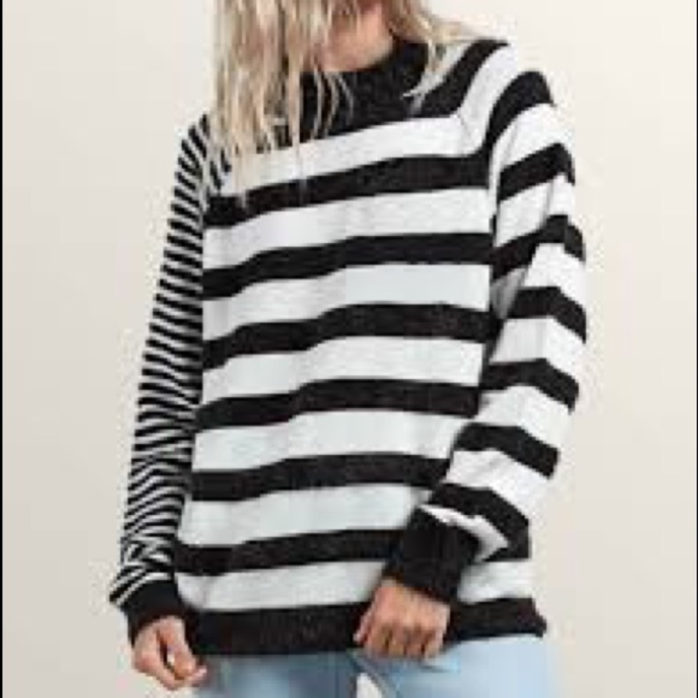 VOLCOM SWEATER